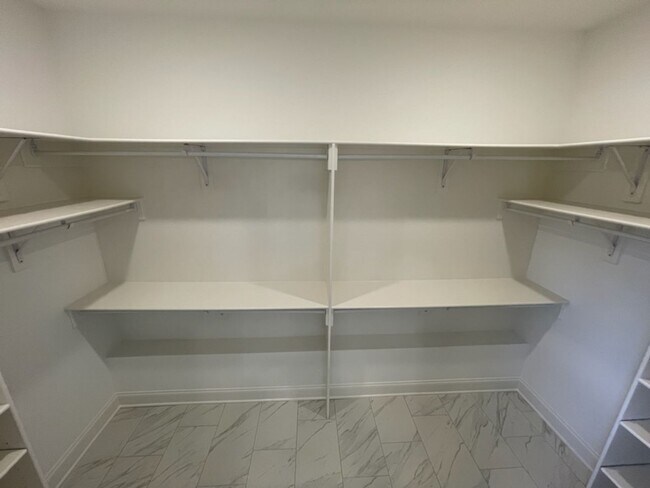 Building Photo - Brand new home located in Silo Square!!