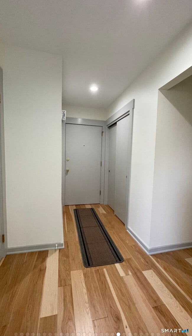 Foto del edificio - 14b Algonquin Ln