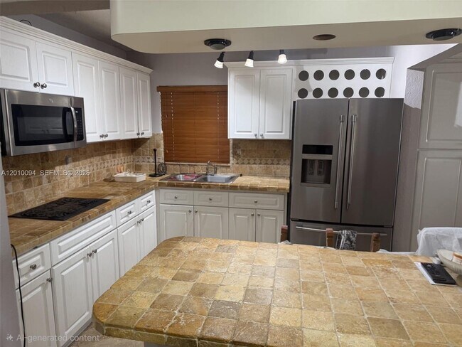 Foto del edificio - 18610 NW 47th Ct