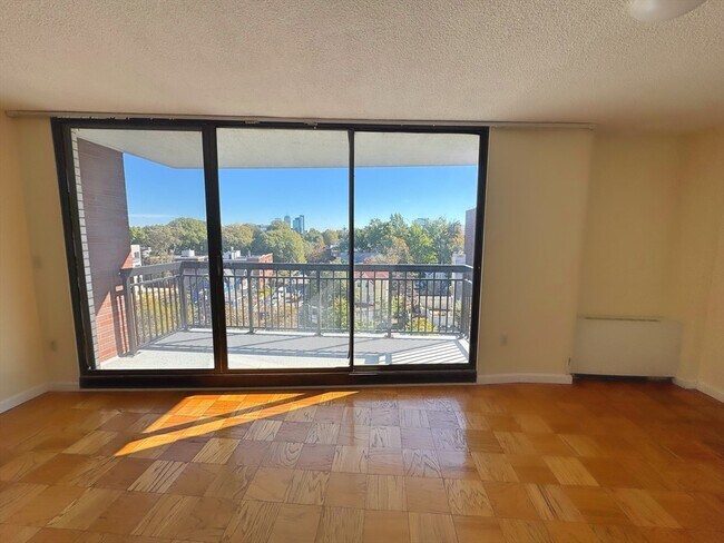 Foto del edificio - 50 Longwood Ave