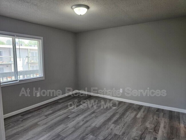 Foto del edificio - 712 E Sunshine St