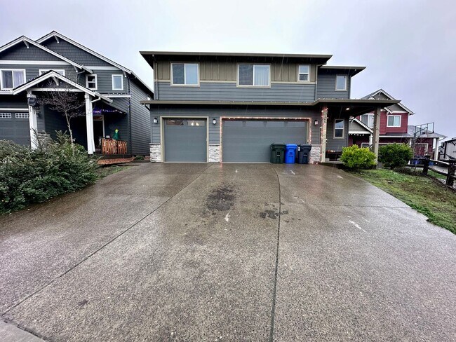 Building Photo - Modern 2-Bedroom ADU (duplex style) with Private Garage & Backyard in Estacada, OR!