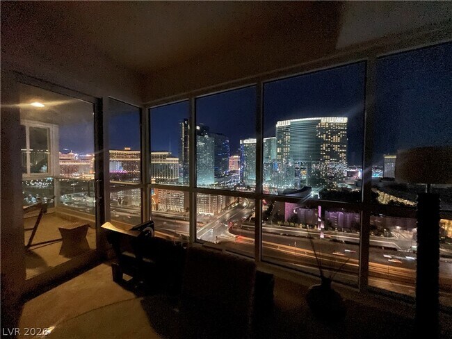 Foto del edificio - 4525 Dean Martin Dr