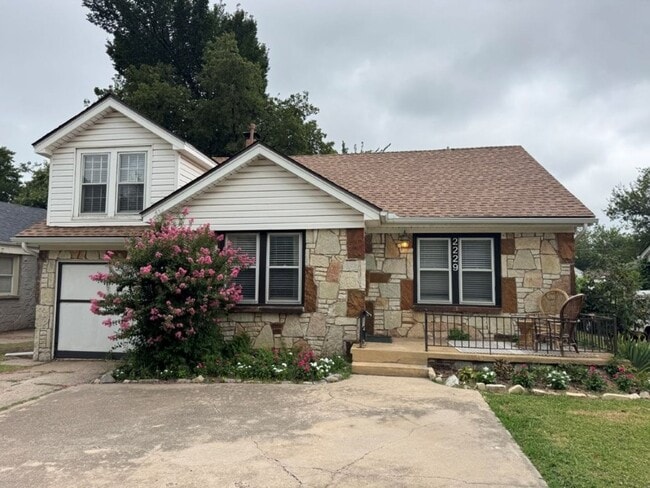Cutest 3 bed with historic charm, so close... - Cutest 3 bed with historic charm, so close... House
