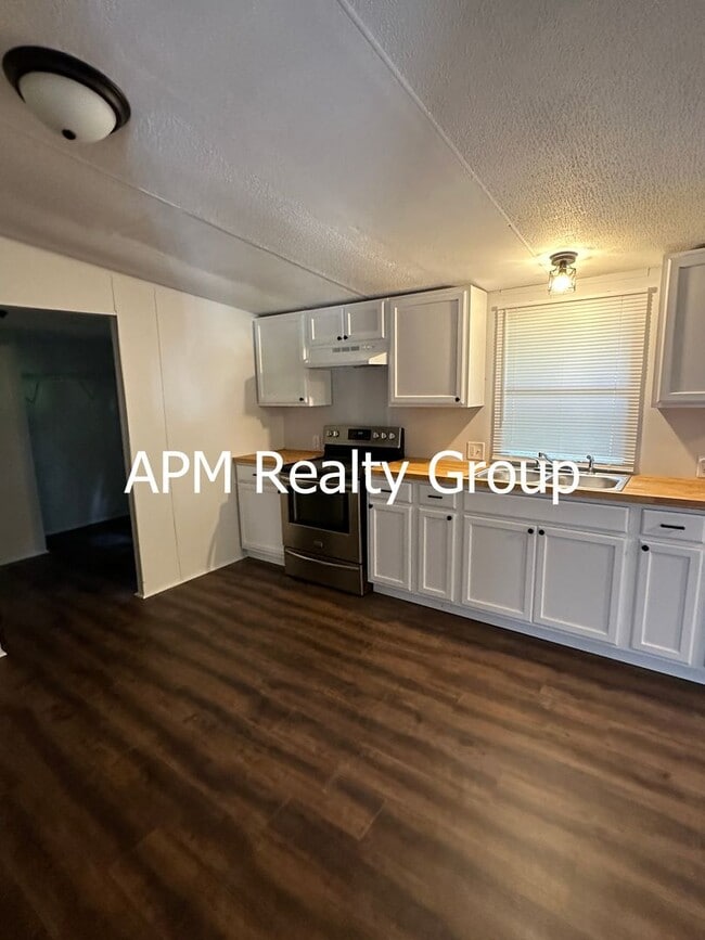 Building Photo - Totally Renovated 4 Bedroom