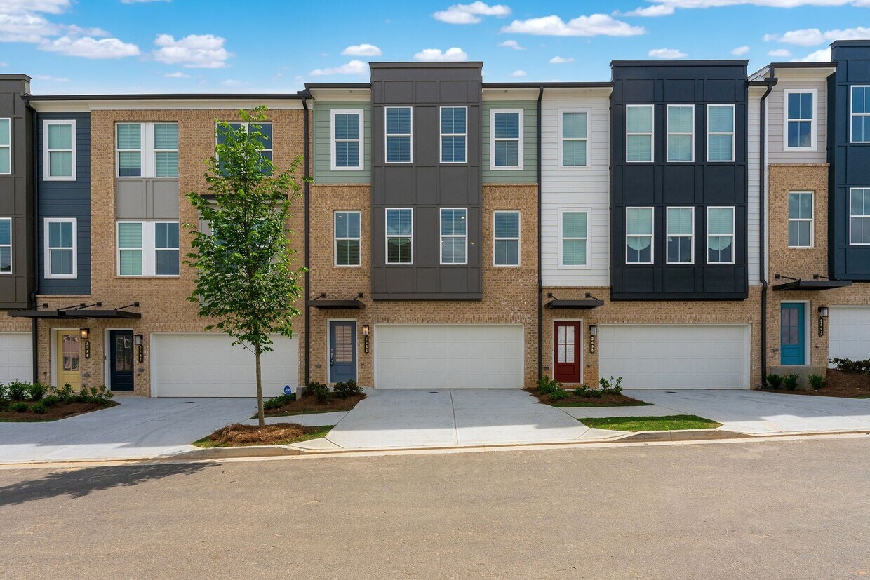 Foto principal - BRAND NEW Townhome located in Westside Ben...