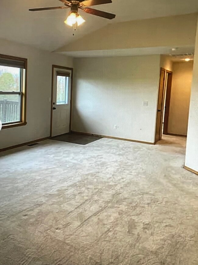 Foto del edificio - 740 Jefferson Ct