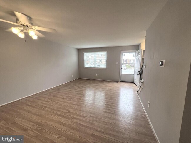 Building Photo - Beautiful 2bd 1.5bth townhome in Elvaton T...