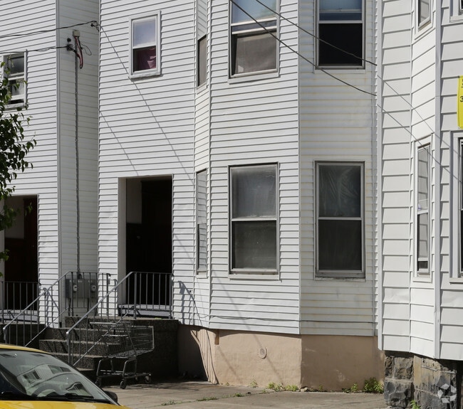 Building Photo - 694 State St