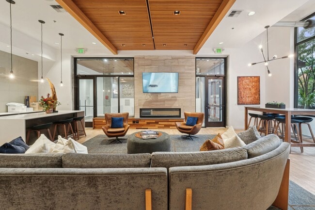 Building Photo - LEVA on Market