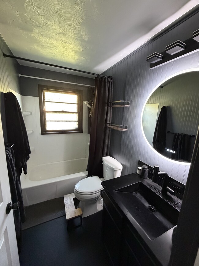 Building Photo - 3105 Lencott Dr