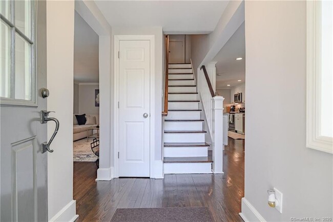 Foto del edificio - 25 Sleepy Hollow Ln