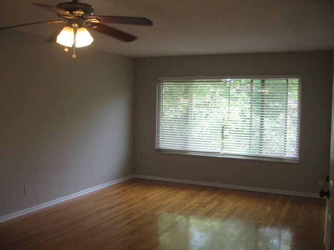 Living Room - 214 S Clay Ave