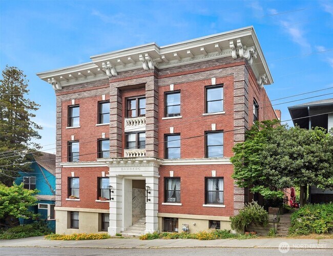 Building Photo - 416 E Roy St