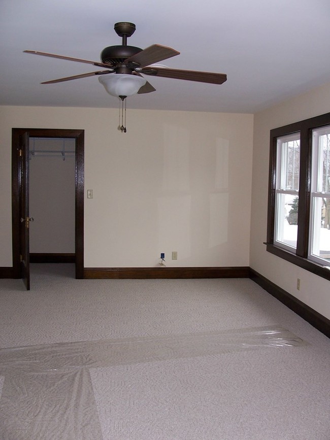 Building Photo - 161 Oakwood Ave
