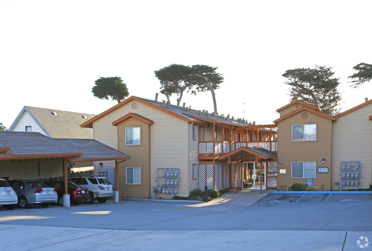 Foto del edificio - Marina Manor Senior Housing