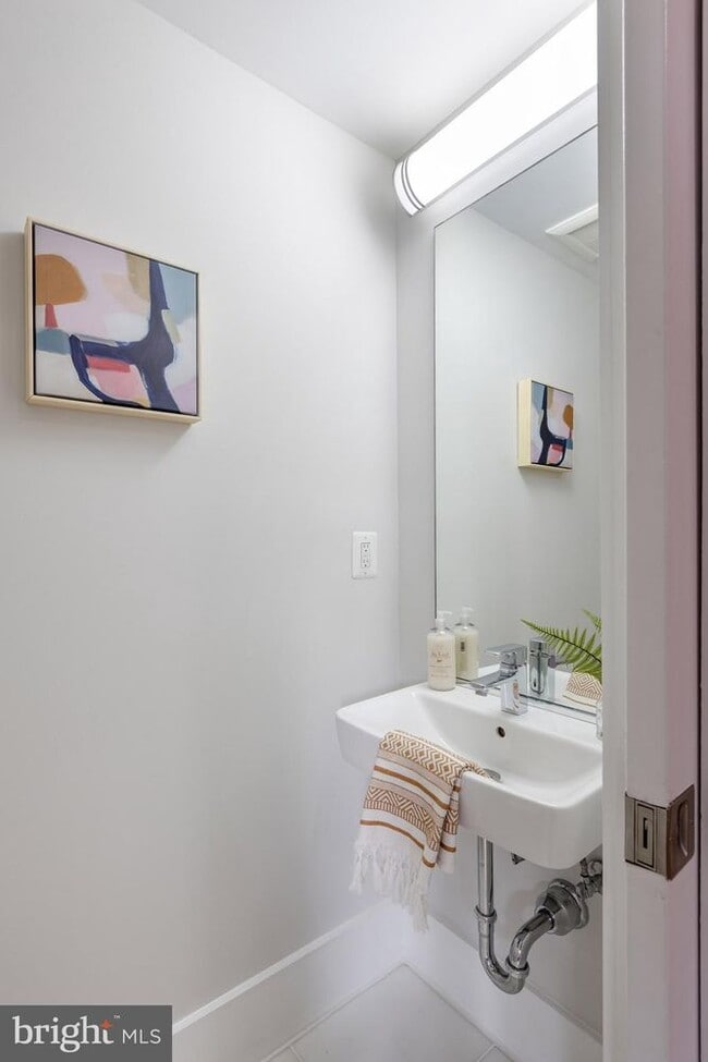 Foto del edificio - 834 Lamont St NW