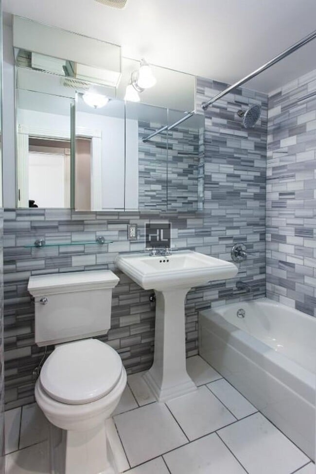 Building Photo - 1ST AVE.