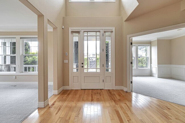 Foto del edificio - Click "request a tour" now!