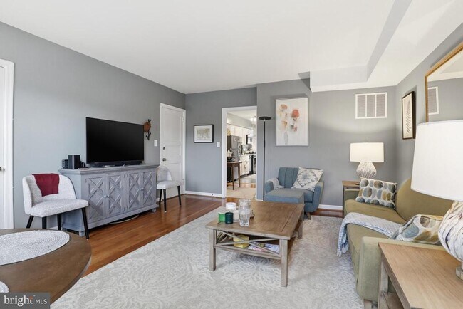 Foto del edificio - 7 Russell Rd