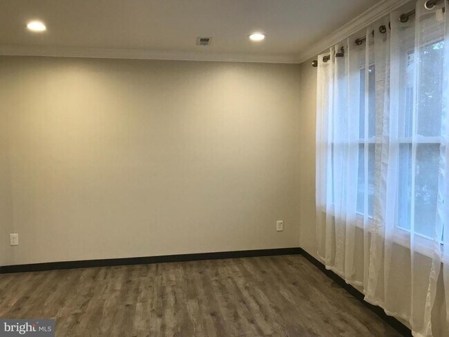 Building Photo - 5816 Loch Raven Blvd