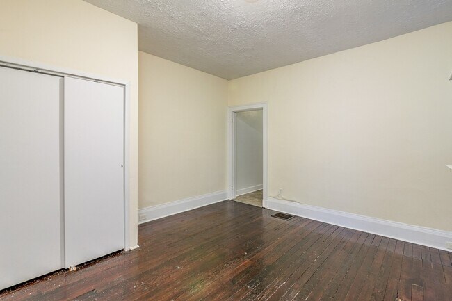 Foto del edificio - 2413 1/2 Clifton Ave.