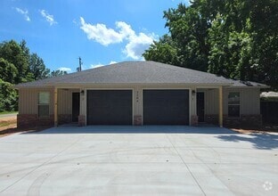 Building Photo - 3204 N Cleveland Ave