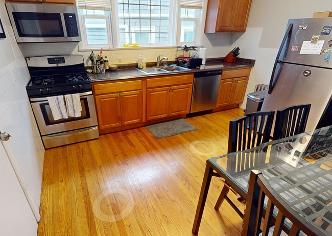 Building Photo - Avl NOW - No Fee! Free rent! Spacious 3BR ...