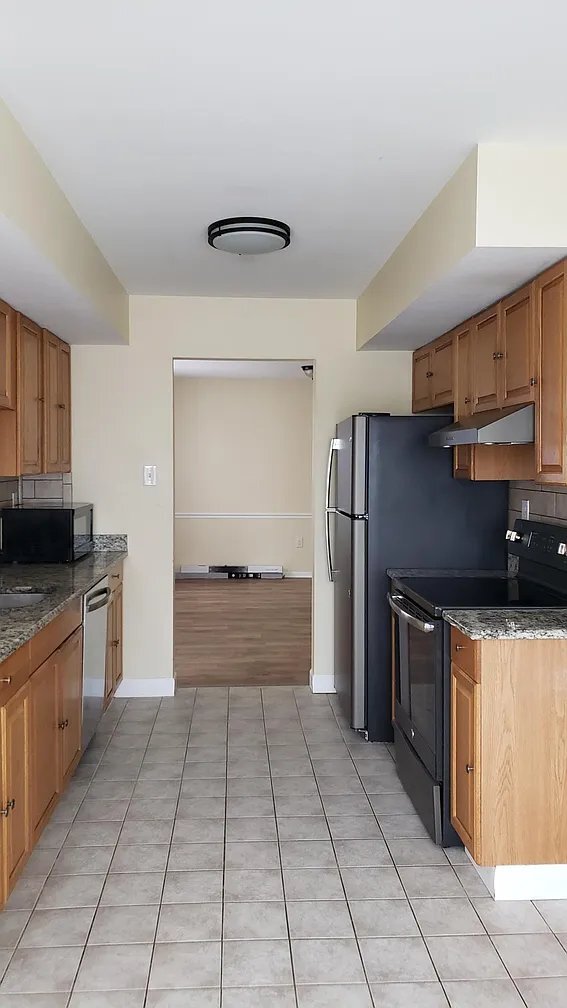 Building Photo - 17 Fieldstone Dr