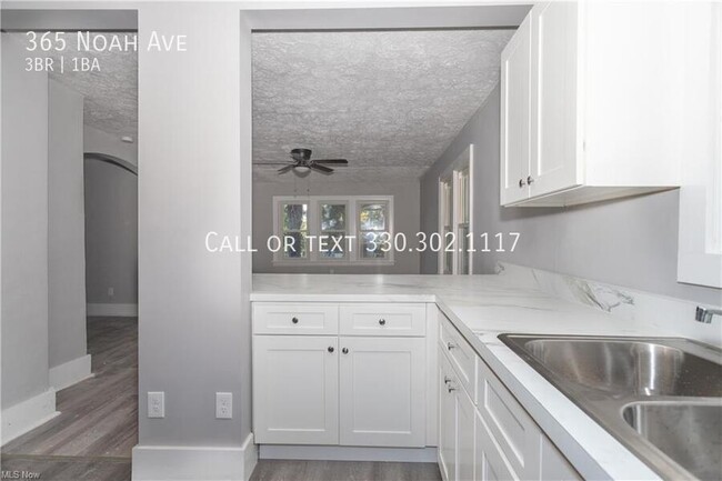 Foto del edificio - Three bedroom one bathroom home for rent