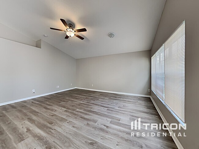 Building Photo - 8704 Persea Ct