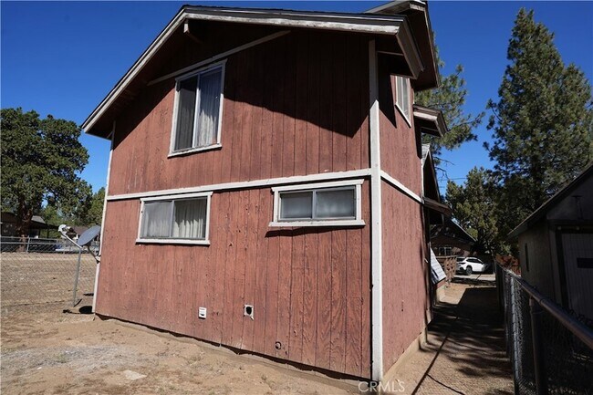 Building Photo - 2130 7th Ln