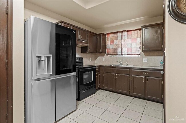 Foto del edificio - 6 McCormack Dr