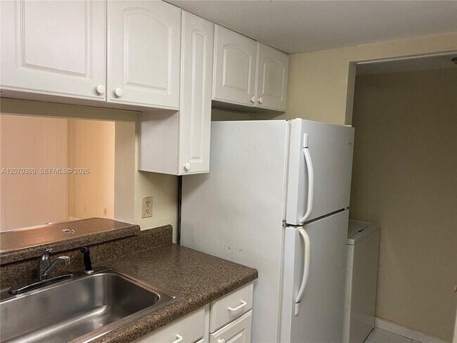 Foto del edificio - 9755 Westview Dr