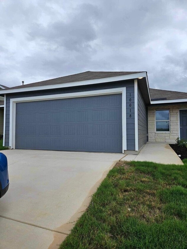Welcome to Your Home in the Desirable Vida Subdivision! - Welcome to Your Home in the Desirable Vida Subdivision!