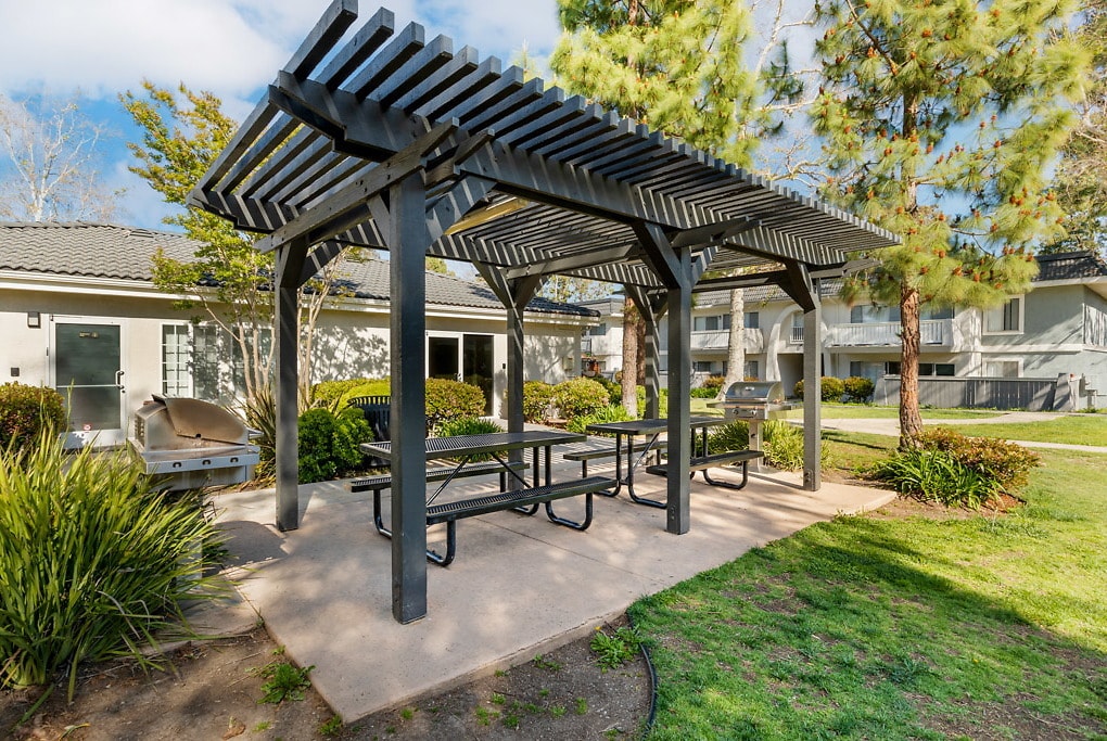 Hillcrest Park Apartments in Newbury Park, CA Westside Rentals