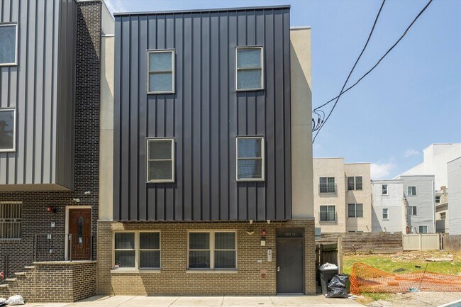 Foto del edificio - 3 br, 2 bath Triplex - 1310 N CARLISLE ST ...