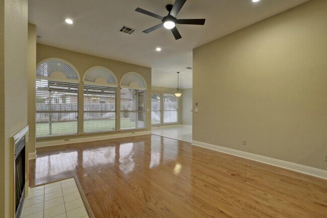 Foto del edificio - 8505 Bobcat Dr