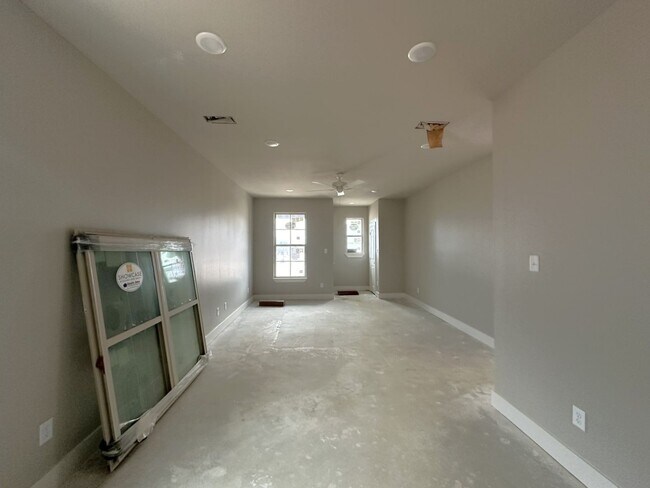 Foto del edificio - Tour Today! 3 Bedroom 2 Bath New Construct...