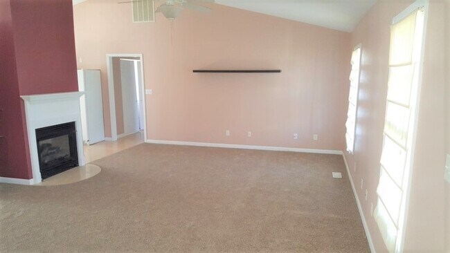 Foto del edificio - 8477 Countrywood Ct