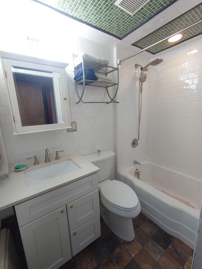 Bathroom - 53 Dean St