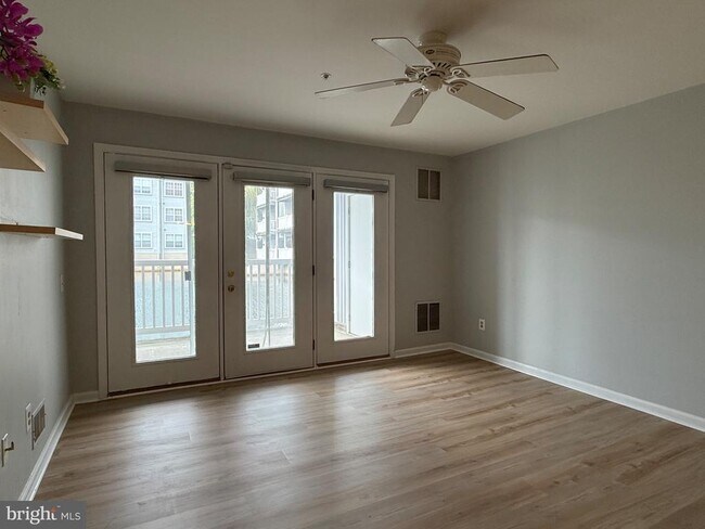 Foto del edificio - 901 Waters Edge Dr
