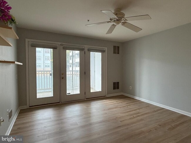 Building Photo - 901 Waters Edge Dr