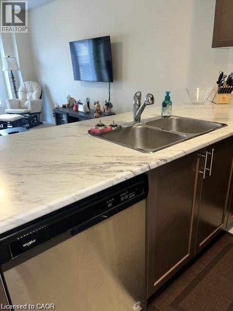 Photo du bâtiment - 77 Diana Ave