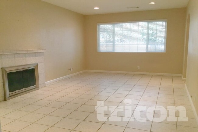 Building Photo - 1036 Nightingale Ct