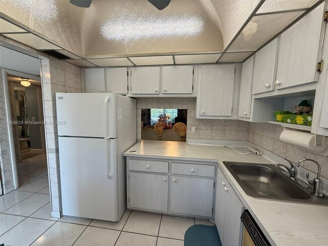 Foto del edificio - 7205 W Atlantic Blvd
