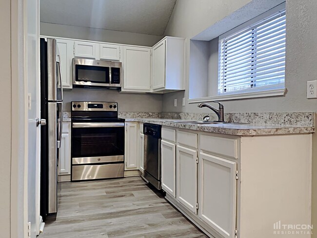 Foto del edificio - 906 Sylvan Creek Dr