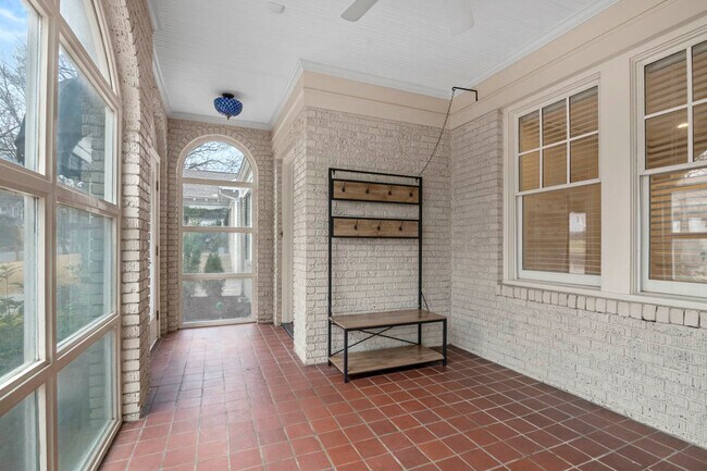 Foto del edificio - 591 Cumberland Rd NE