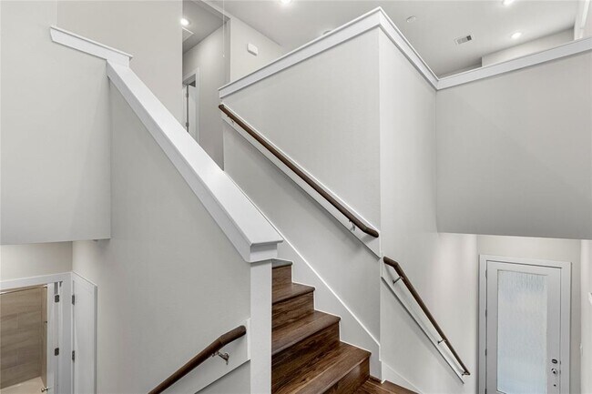 Foto del edificio - 611 Thornton Oaks Ln