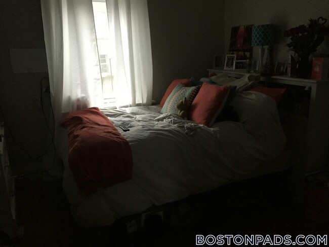 Building Photo - 435 Hanover St